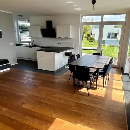 Apartment Haus Mit Panoramablick Auf Den Phoenixsee Dortmund